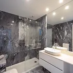 Luxury With Stunning Sea Views 아파트