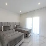 Luxury With Stunning Sea Views *