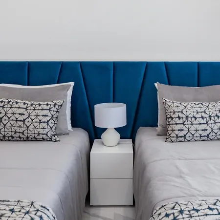 Luxury With Stunning Sea Views 公寓